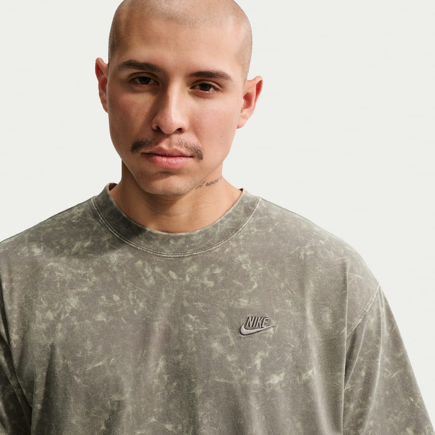 Мужская футболка Nike Sportswear с эффектом винтажной варки, цвет: Серо-бежевый — фото 3