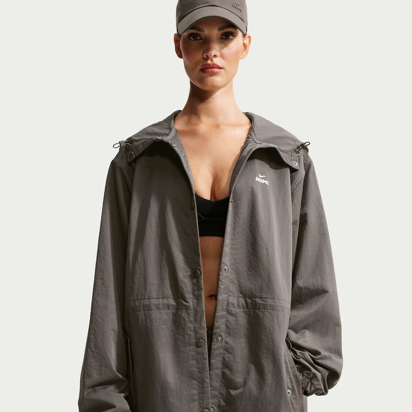Женская куртка NikeSKIMS Crunchy Nylon Hooded, цвет: Nskm Boulder — фото 2