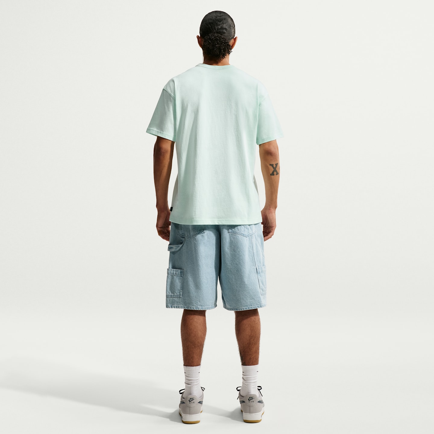 Мужская футболка Nike Sportswear Premium Essentials, цвет: Зелёный — фото 5