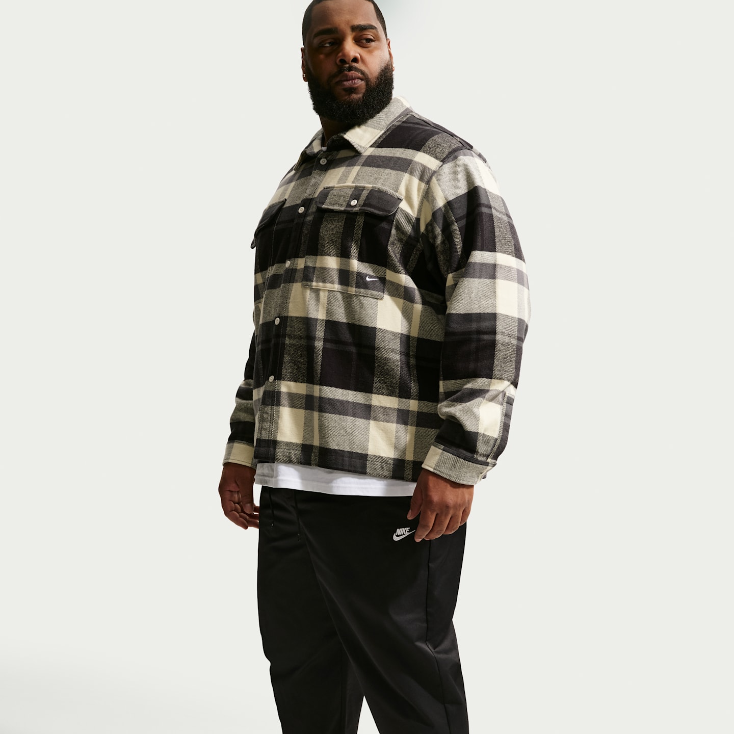 Мужские брюки Nike Club Woven Tapered, цвет: Чёрный / Белый — фото 9