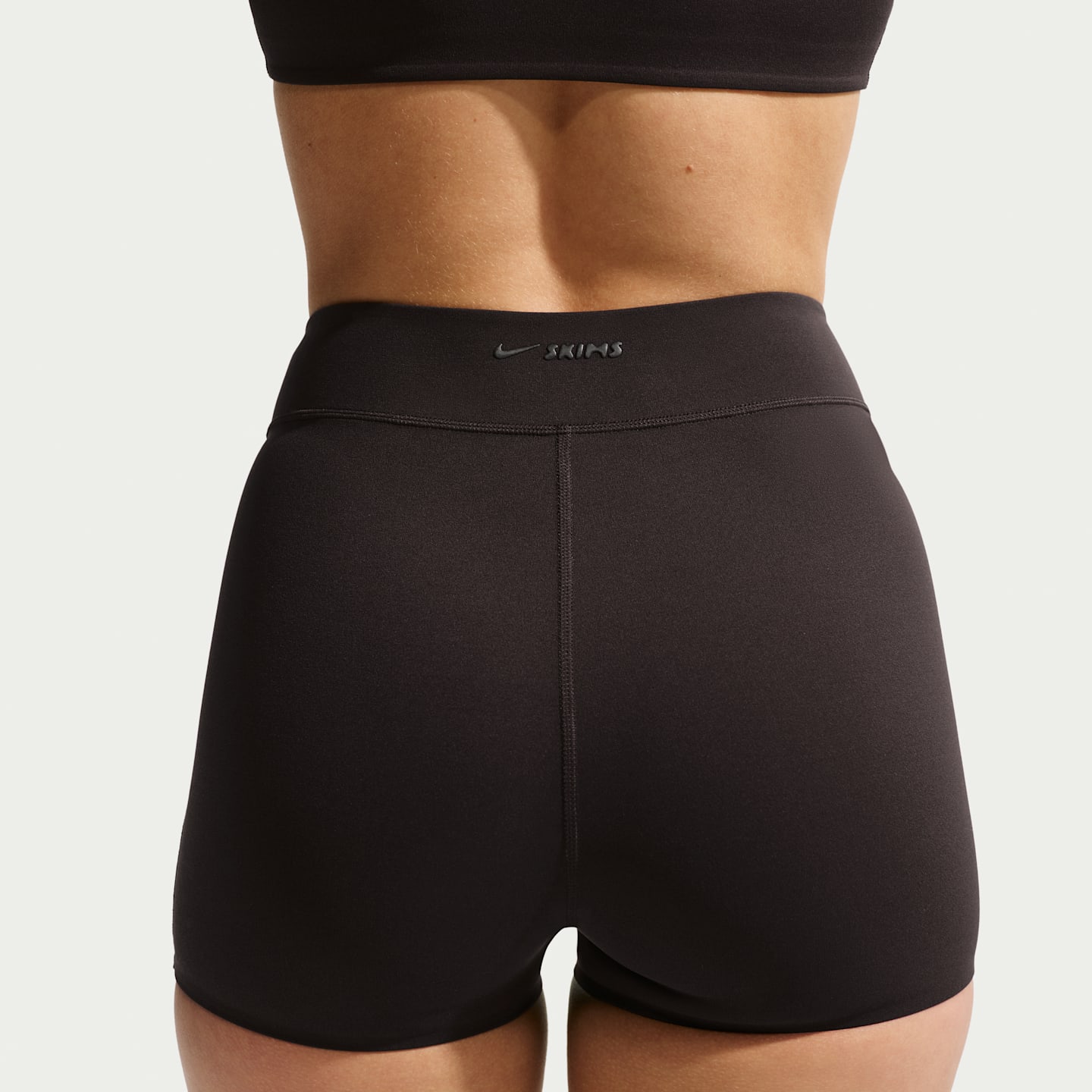 Женские шорты NikeSKIMS Studio Stretch, цвет: Кофейный — фото 3