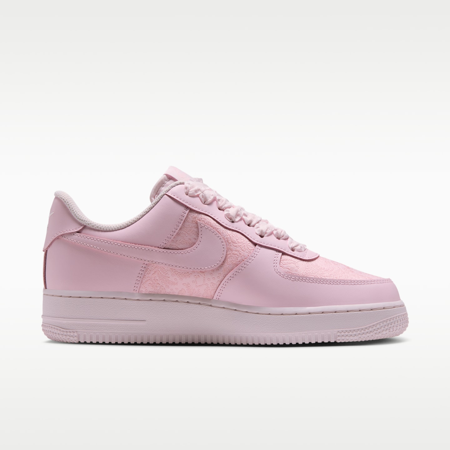Женские кроссовки Nike Air Force 1 '07 Suede, цвет: Розовый / Снежный белый — фото 3