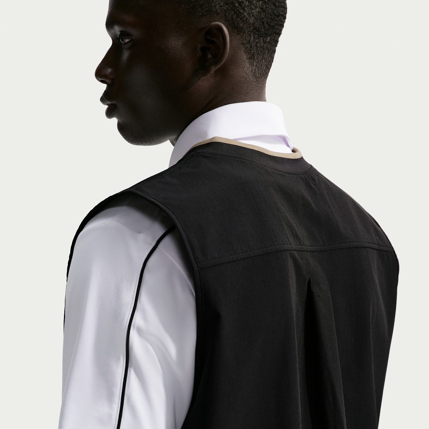 Мужской ветрозащитный жилет для гольфа Nike Fairway Fresh Dri-FIT оверсайз, цвет: Чёрный — фото 2