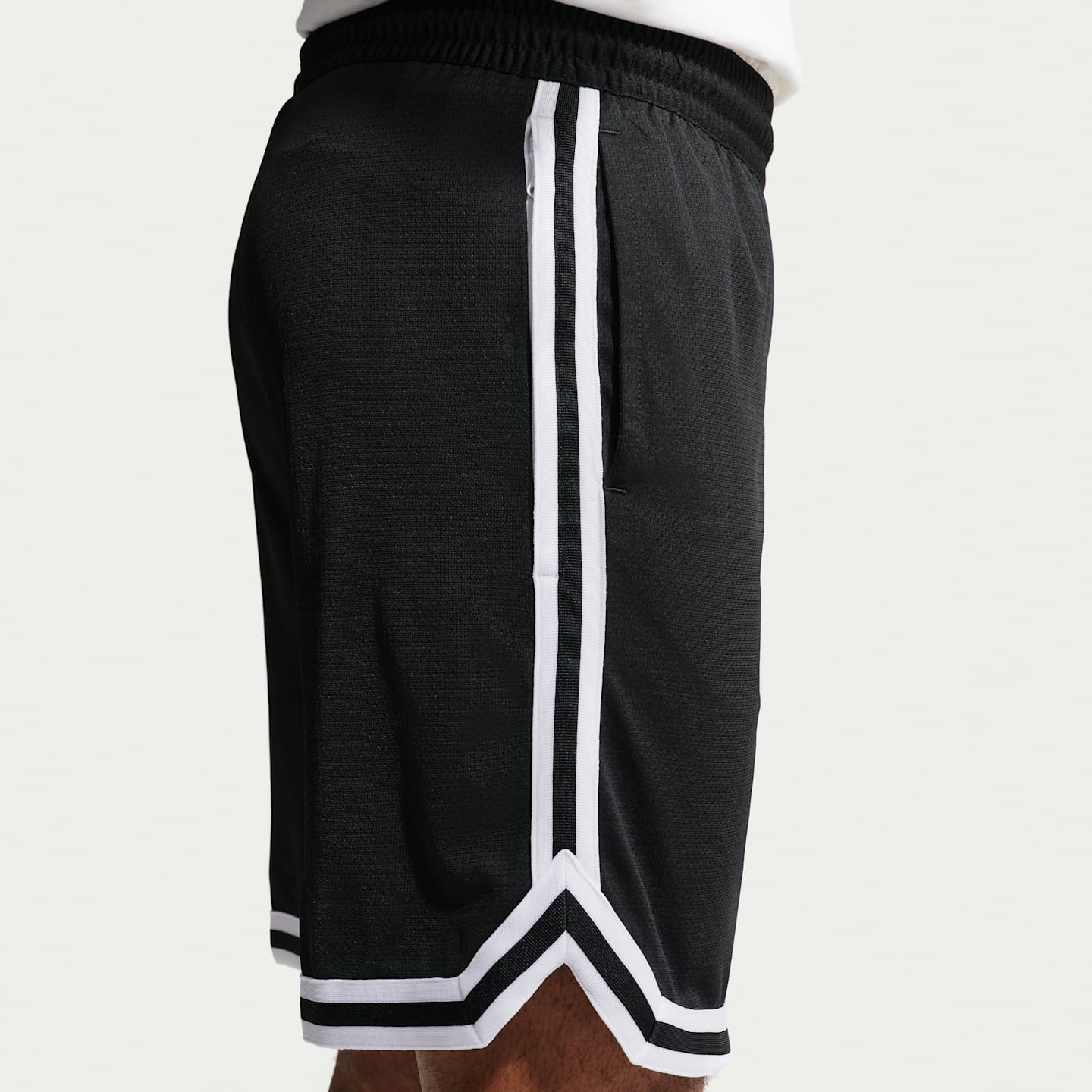 Мужские баскетбольные шорты Nike DNA Dri-FIT, цвет: Чёрный / Белый — фото 3