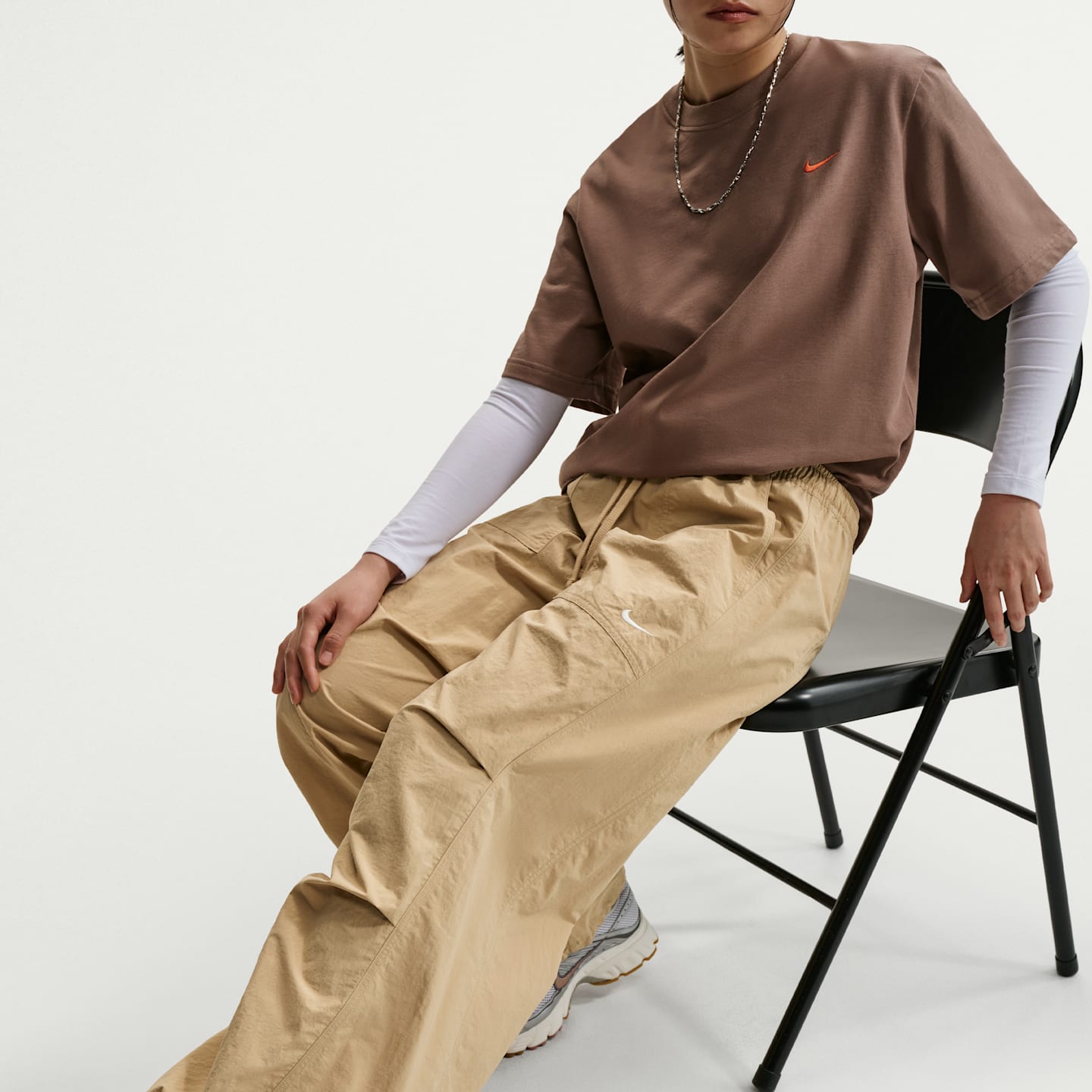 Женские брюки Nike Sportswear Loose Mid-Rise Structured, цвет: Льняной / Молочный — фото 4