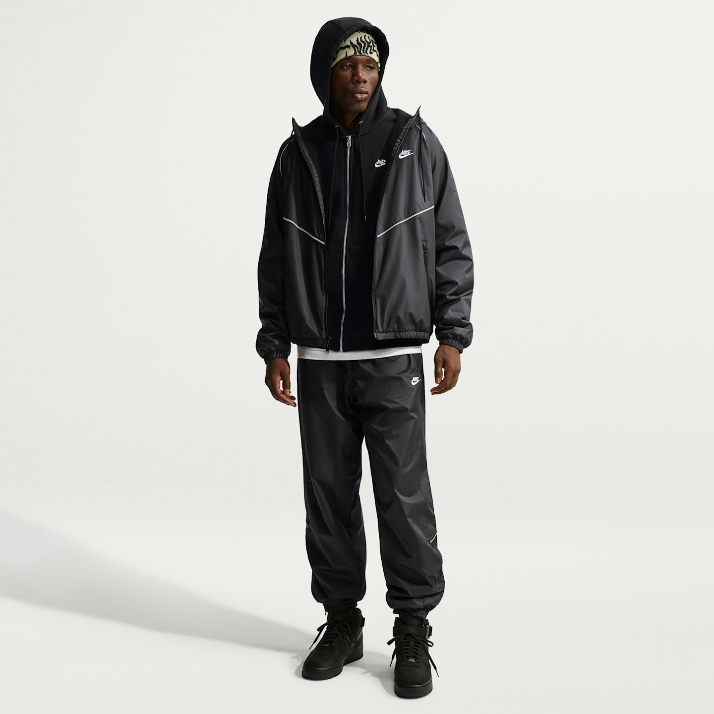 Мужские утеплённые брюки Nike Windrunner, цвет: Чёрный / Белый — фото 1