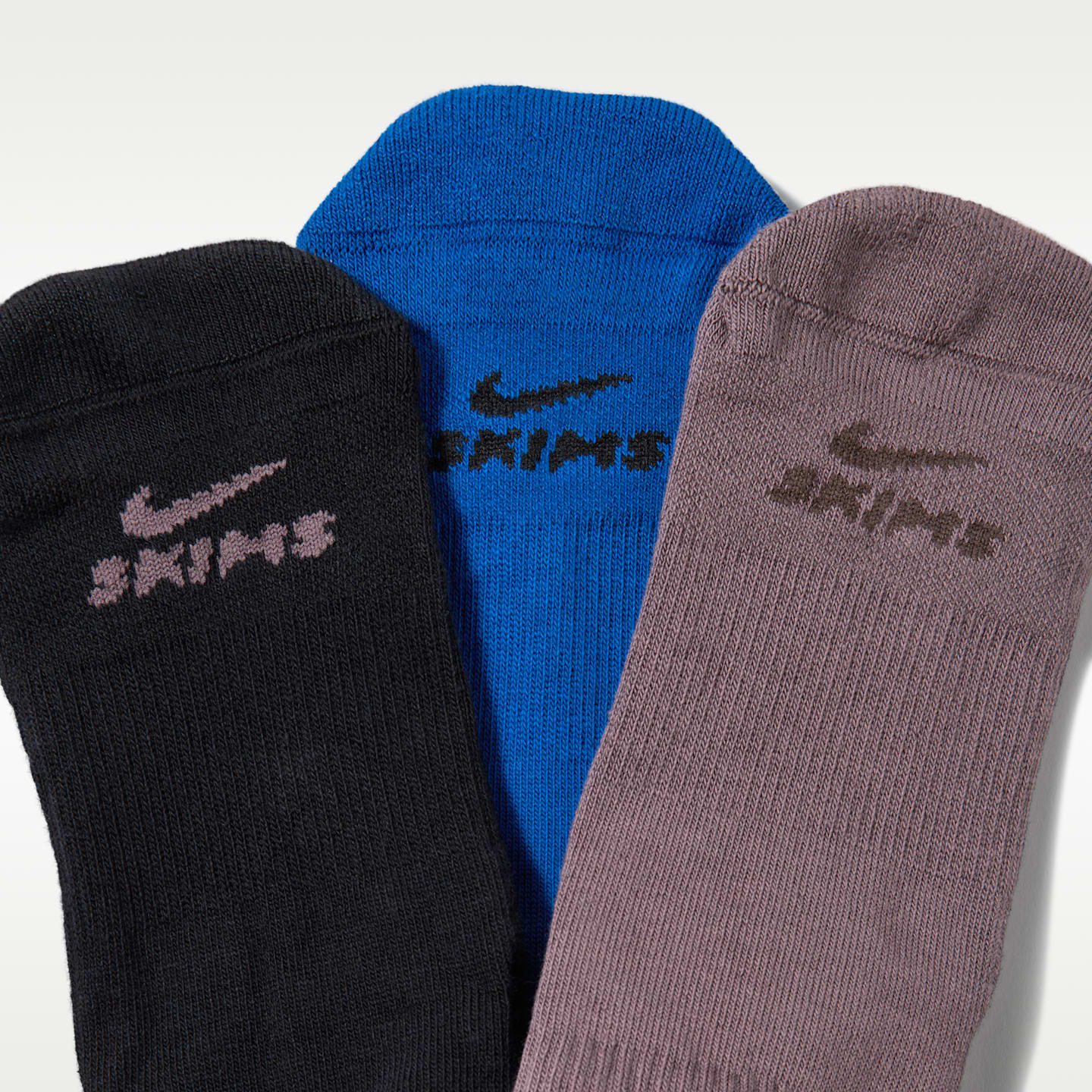Женские короткие носки NikeSKIMS Dri-FIT, набор из 3 пар, цвет: Разноцветный — фото 2