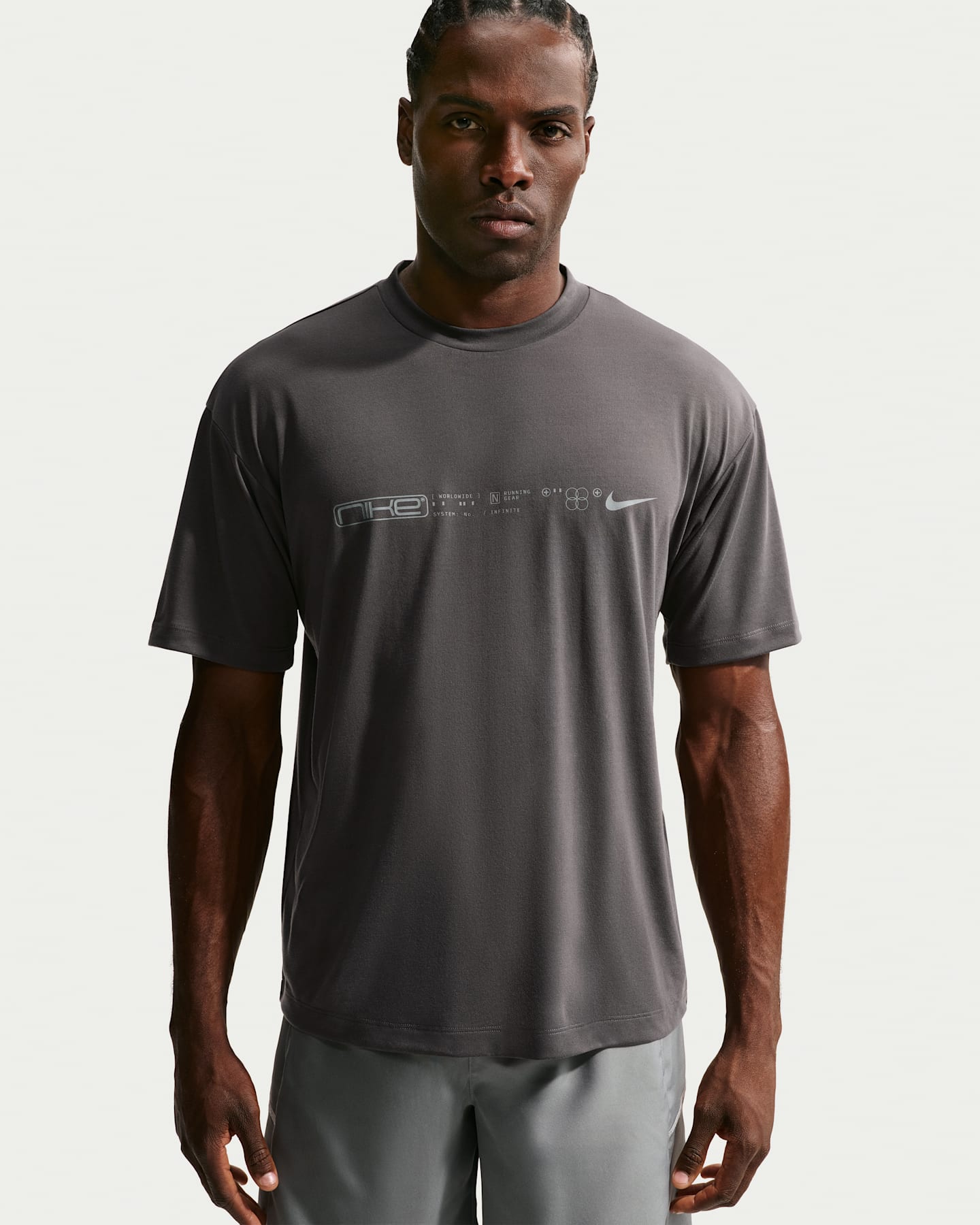 Мужской беговой топ Nike Dri-FIT с коротким рукавом, цвет: Средний пепельный / Чёрный — фото 6