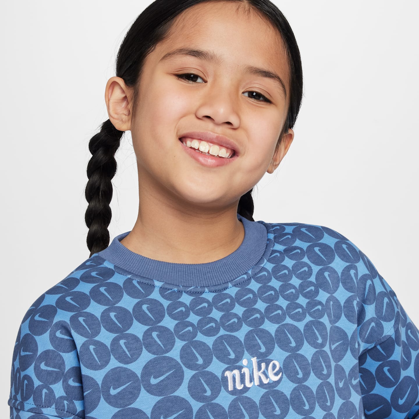 Детский флисовый свитшот для девочек Nike Sportswear Club оверсайз, цвет: Синий / Белый — фото 3