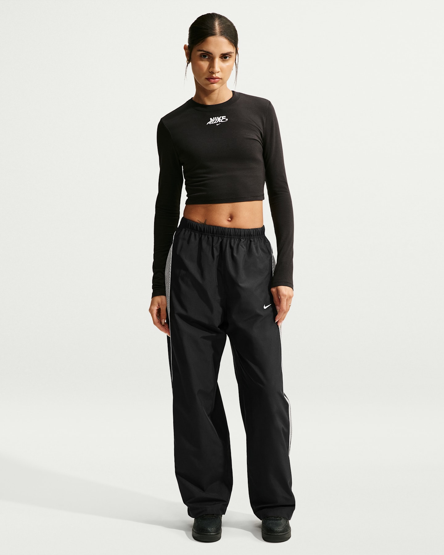 Женские свободные спортивные брюки Nike Sportswear с высокой посадкой, цвет: Чёрный / Кремовый — фото 6