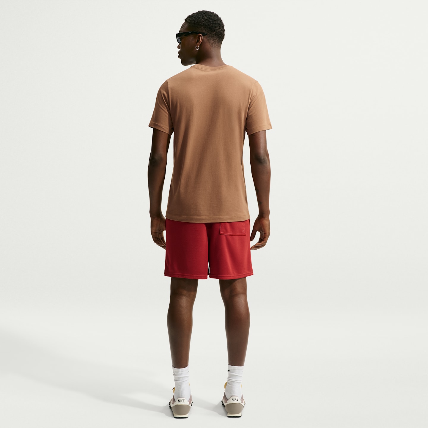 Мужская футболка Nike Sportswear Club, цвет: Коричневый / Красный — фото 5