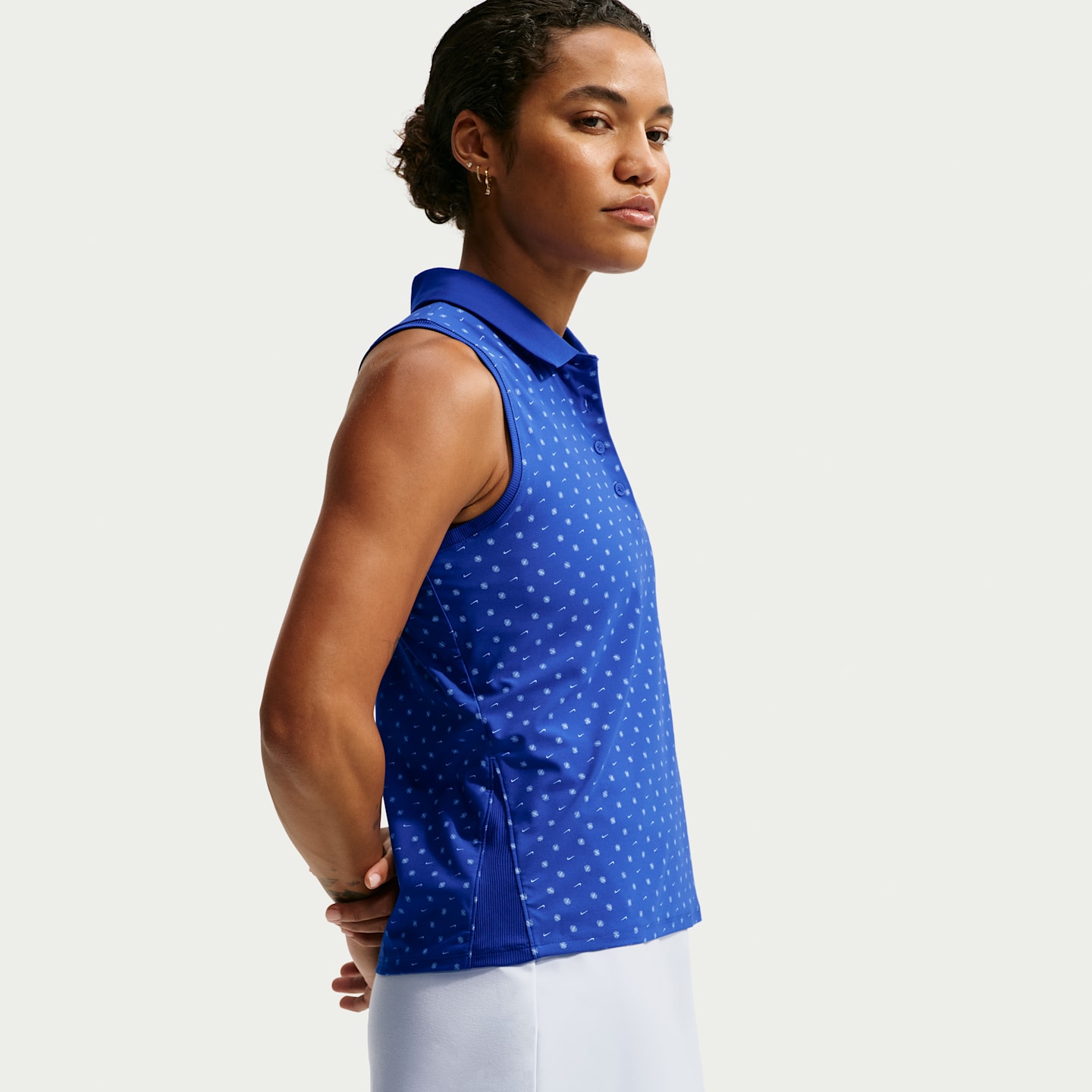 Женское поло Nike Victory Dri-FIT Sleeveless Printed Golf Polo, цвет: Королевский синий / Серебристый — фото 3