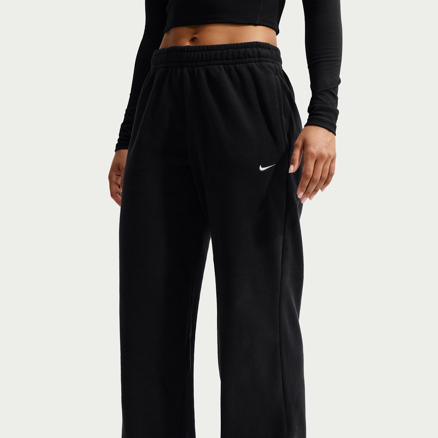 Женские широкие брюки Nike One Therma-FIT со средней посадкой, цвет: Чёрный / Белый — фото 2