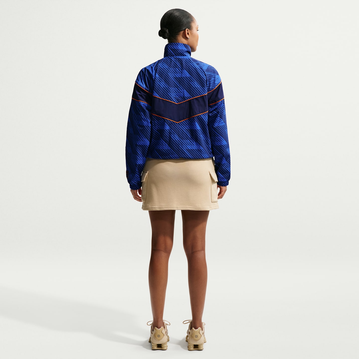 Женская футбольная ветровка Nike FFF Windrunner UV, цвет: Королевский синий / Синий — фото 5