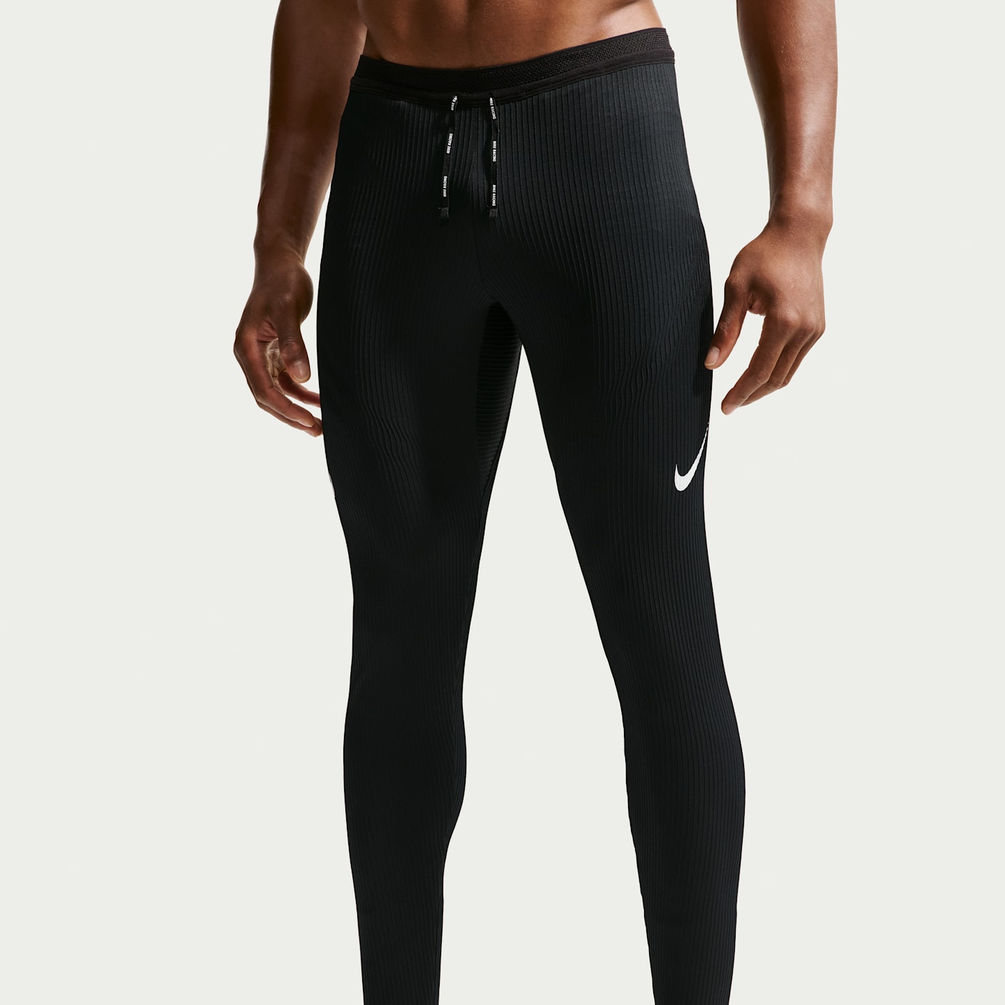 Мужские беговые тайтсы Nike AeroSwift Dri-FIT ADV, цвет: Чёрный / Снежный белый — фото 2