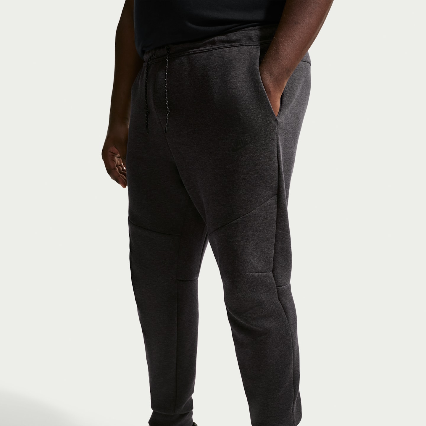 Мужские брюки Nike Tech Fleece, цвет: Чёрный меланжевый / Чёрный — фото 7