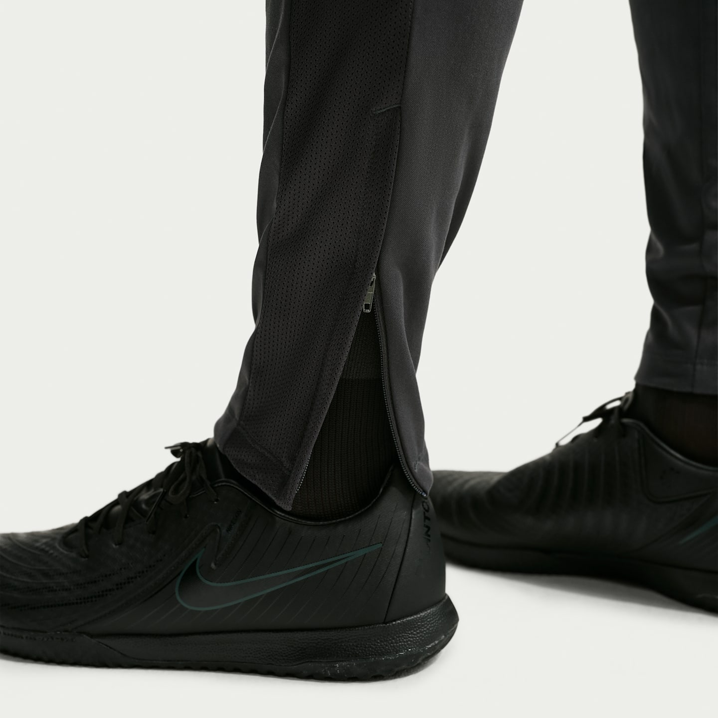 Мужские футбольные брюки Nike Academy Dri-FIT, цвет: Антрацитовый / Чёрный — фото 6