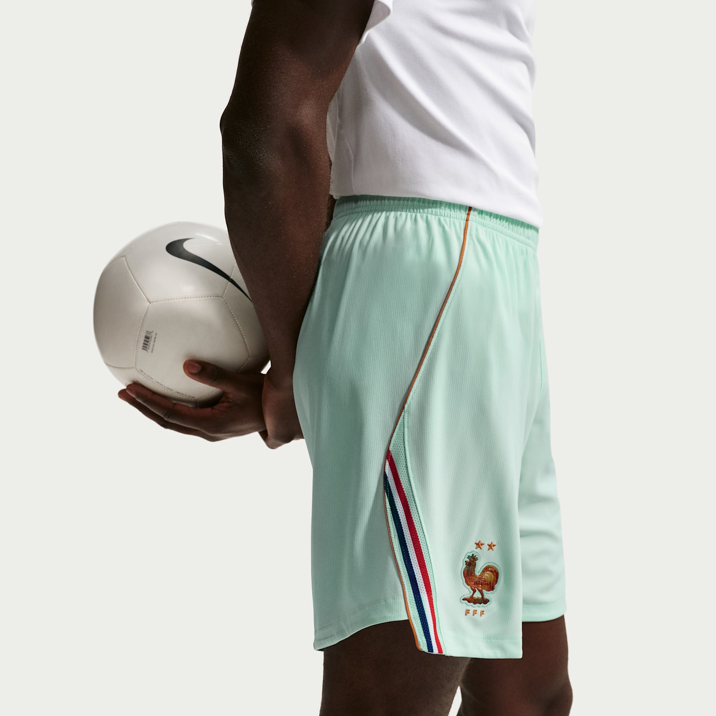 Мужские футбольные шорты Nike FFF 2026 Stadium Away Dri-FIT Replica, цвет: Igloo/Monarch/Monarch — фото 3