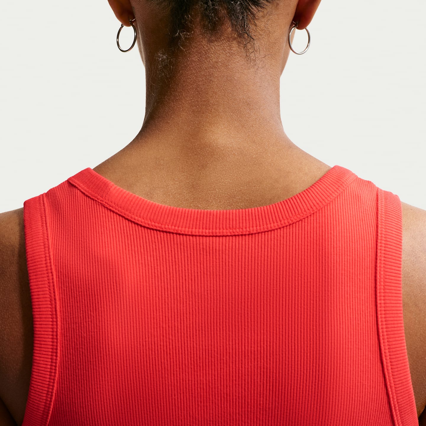 Женская облегающая майка Nike Sportswear в рубчик, цвет: Малиновый / Молочный — фото 2