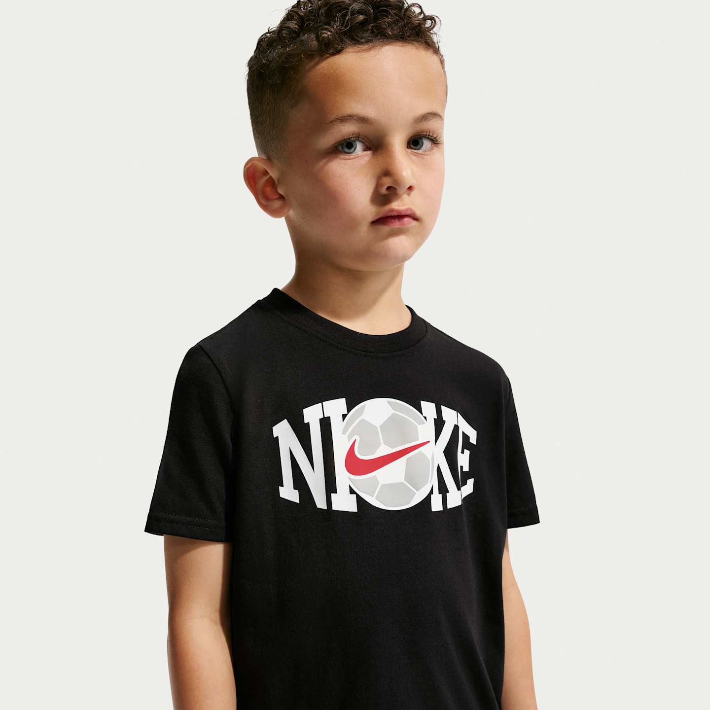 Детский комплект Nike Soccer Graphic T-Shirt and Shorts Set, цвет: Чёрный — фото 2
