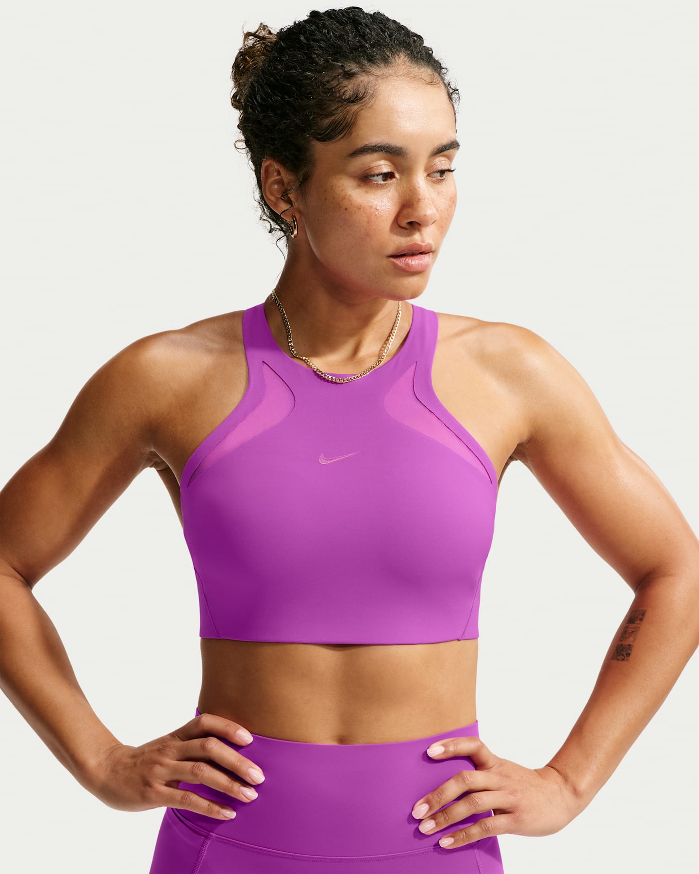 Спортивное бра Universa, средняя поддержка, сетка — Nike, цвет: Фиолетовый / Ягодный — фото 7