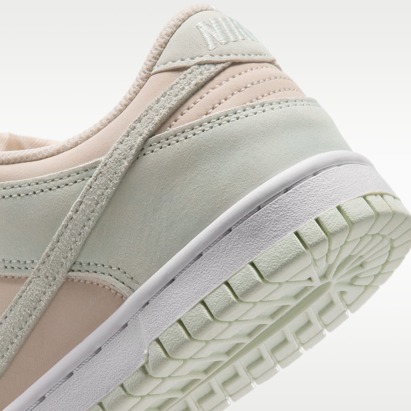 Детские кроссовки Nike Dunk Low Suede, цвет: Меловой / Белый — фото 8