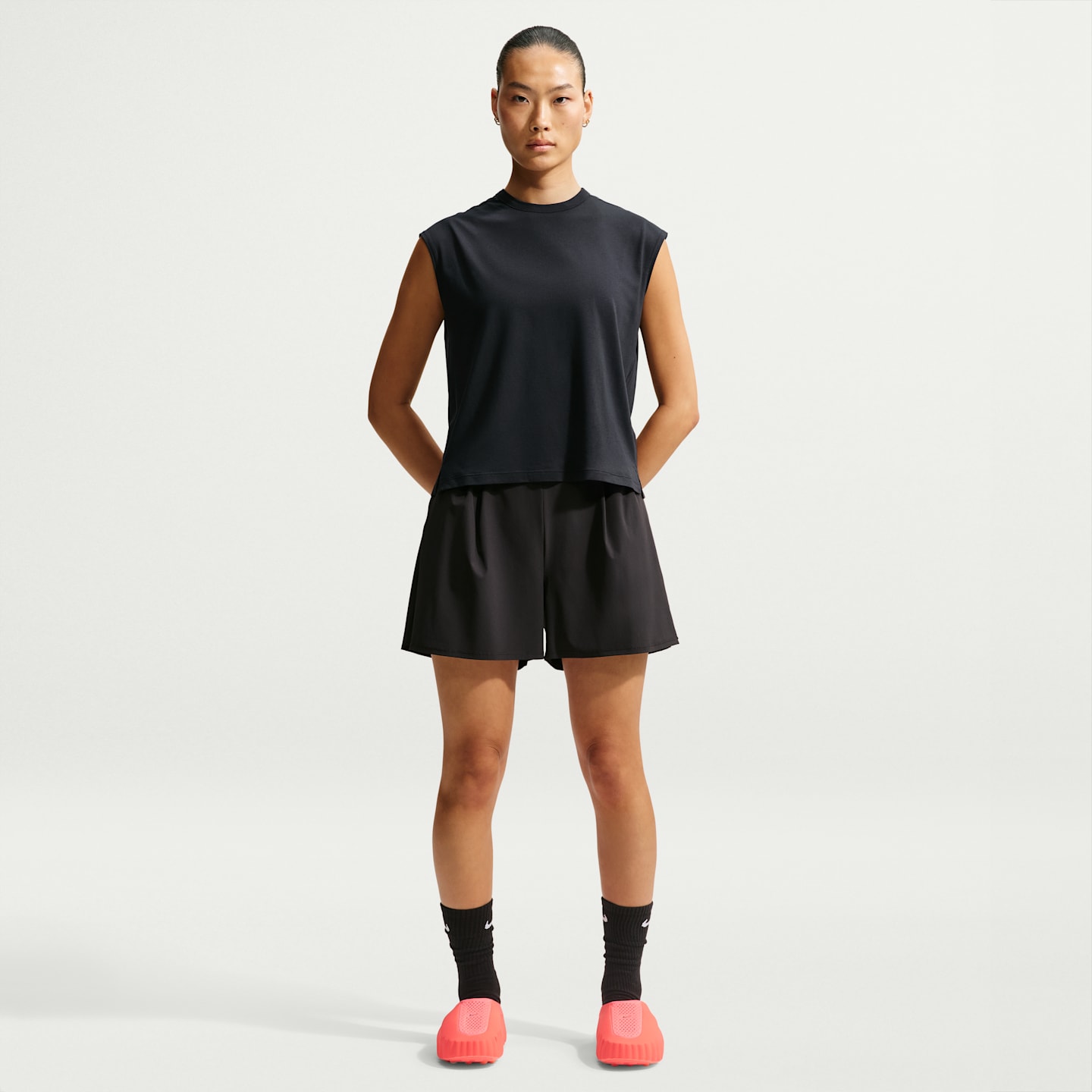 Женская майка Nike 24.7 ImpossiblySoft Light Dri-FIT, цвет: Чёрный / Серый — фото 4