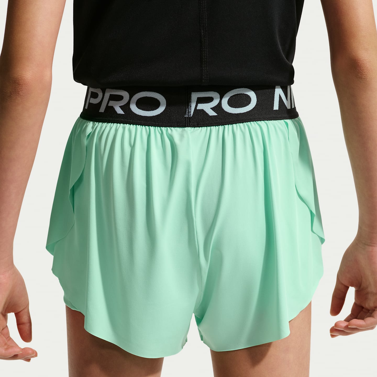 Шорты Nike Pro Dri-FIT 2-in-1 для девочек, цвет: Зелёный / Чёрный — фото 3