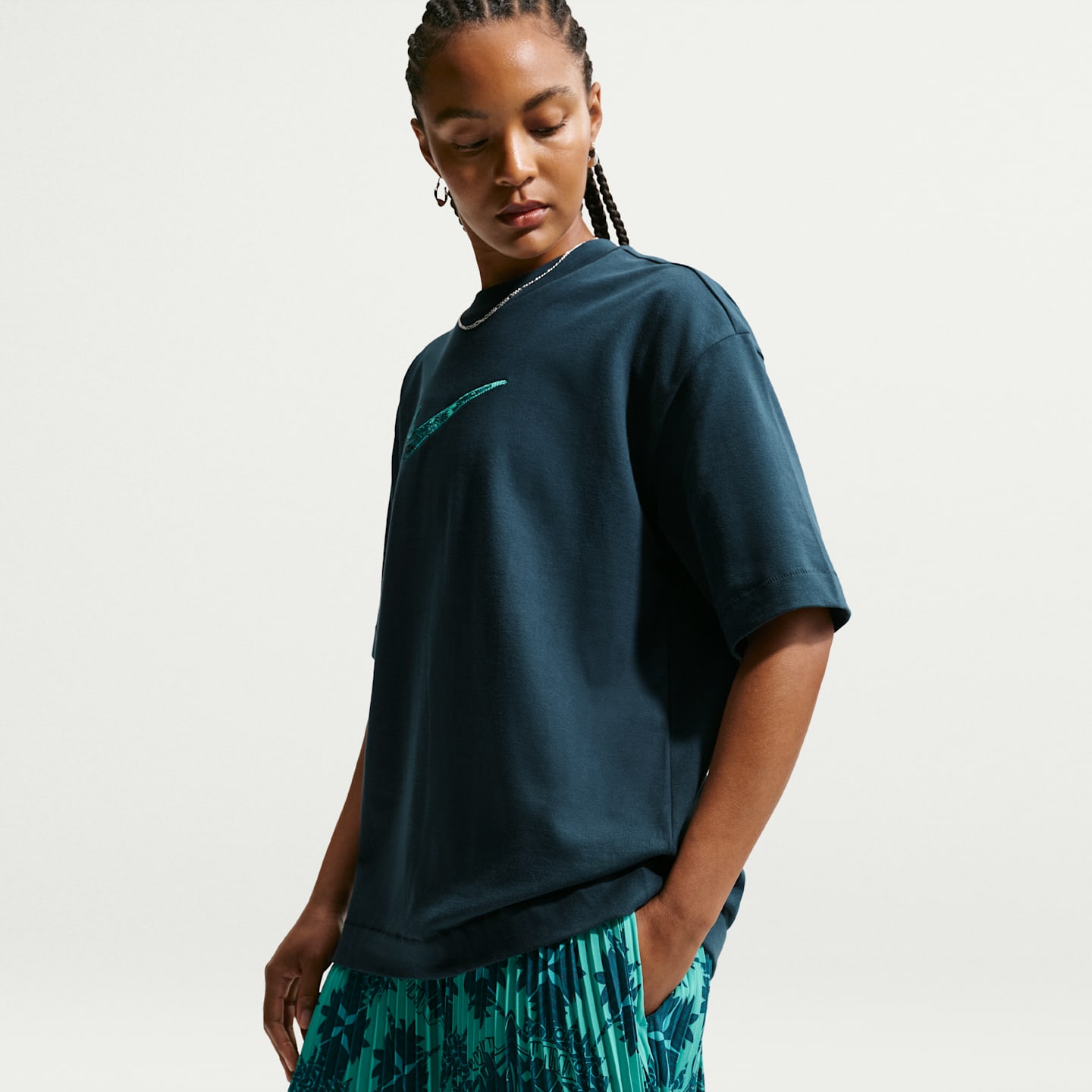 Женские шорты 3" со средней посадкой Nike Naomi Osaka, цвет: Прозрачный нефритовый / Тёмно-синий — фото 4