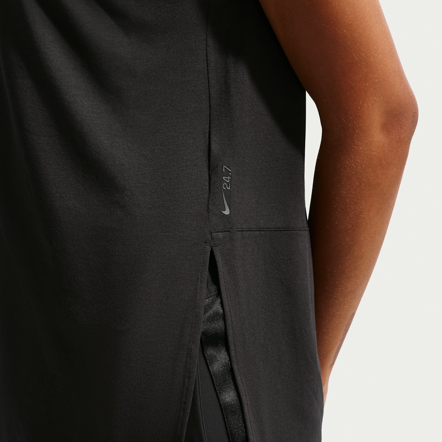 Женская майка Nike 24.7 ImpossiblySoft Dri-FIT, цвет: Чёрный / Серый — фото 6