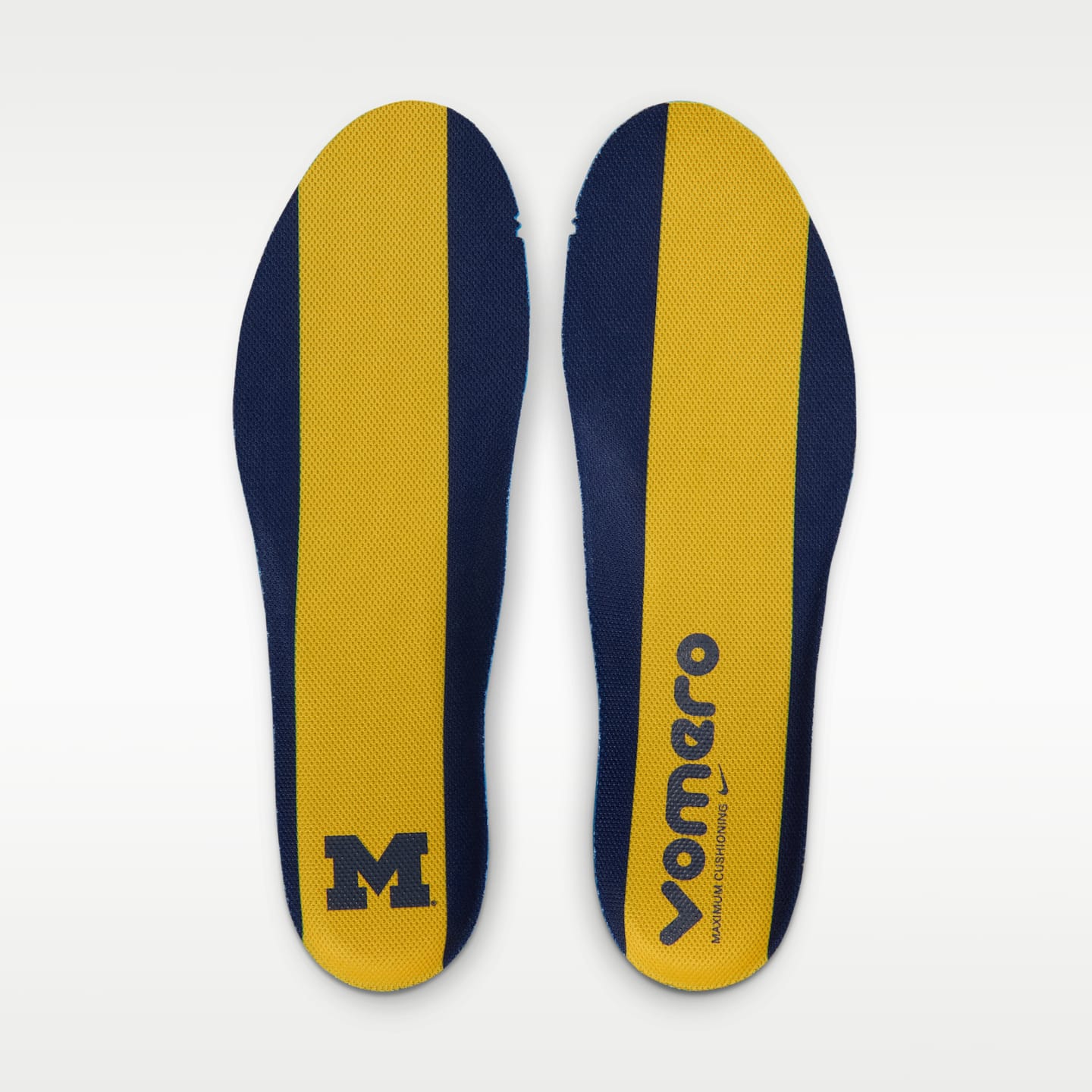 Мужские кроссовки Nike College Vomero 18 (Michigan) Road Running, цвет: Тёмно-синий / Белый — фото 10