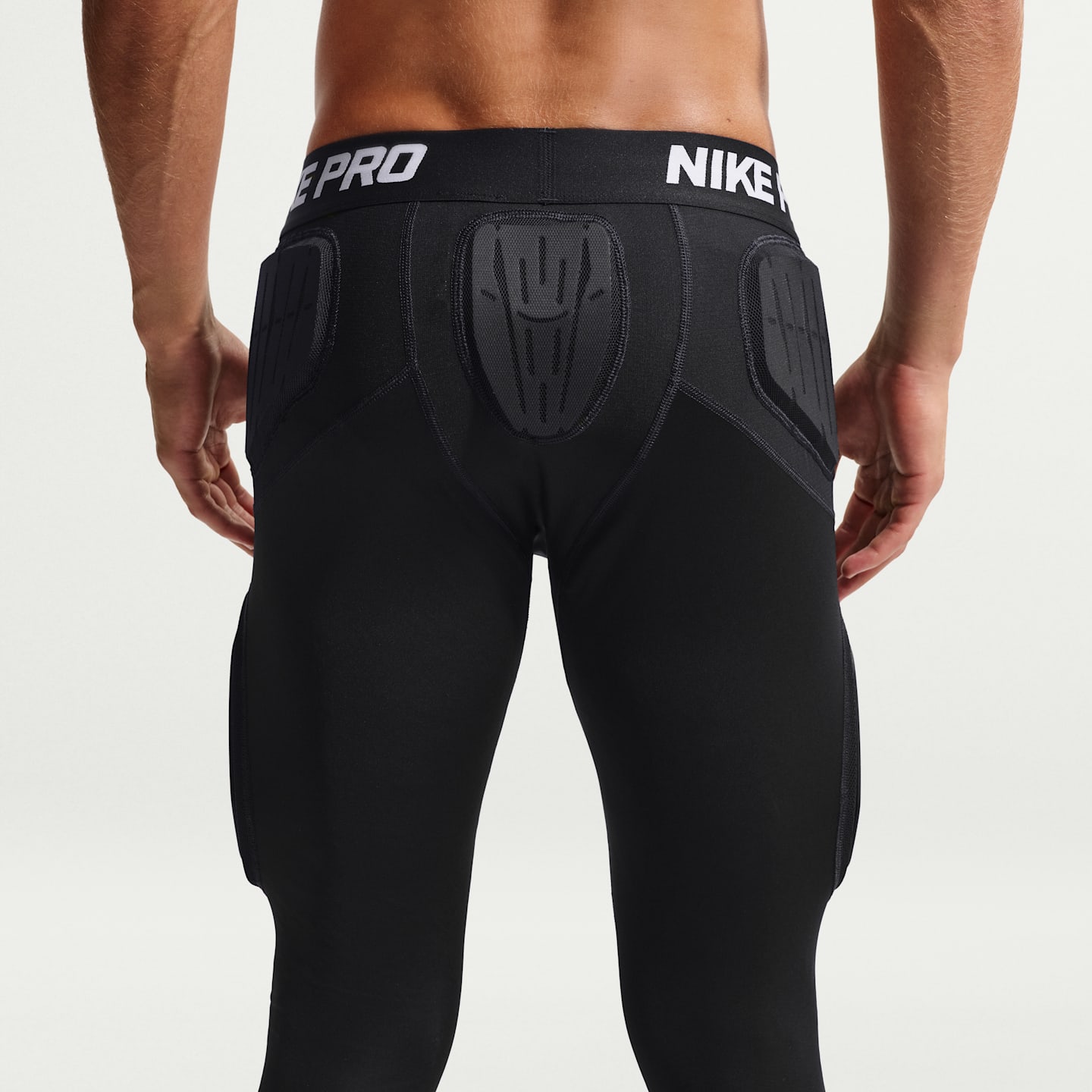 Тайтсы Nike Pro HyperStrong с защитными вставками, цвет: Чёрный — фото 2