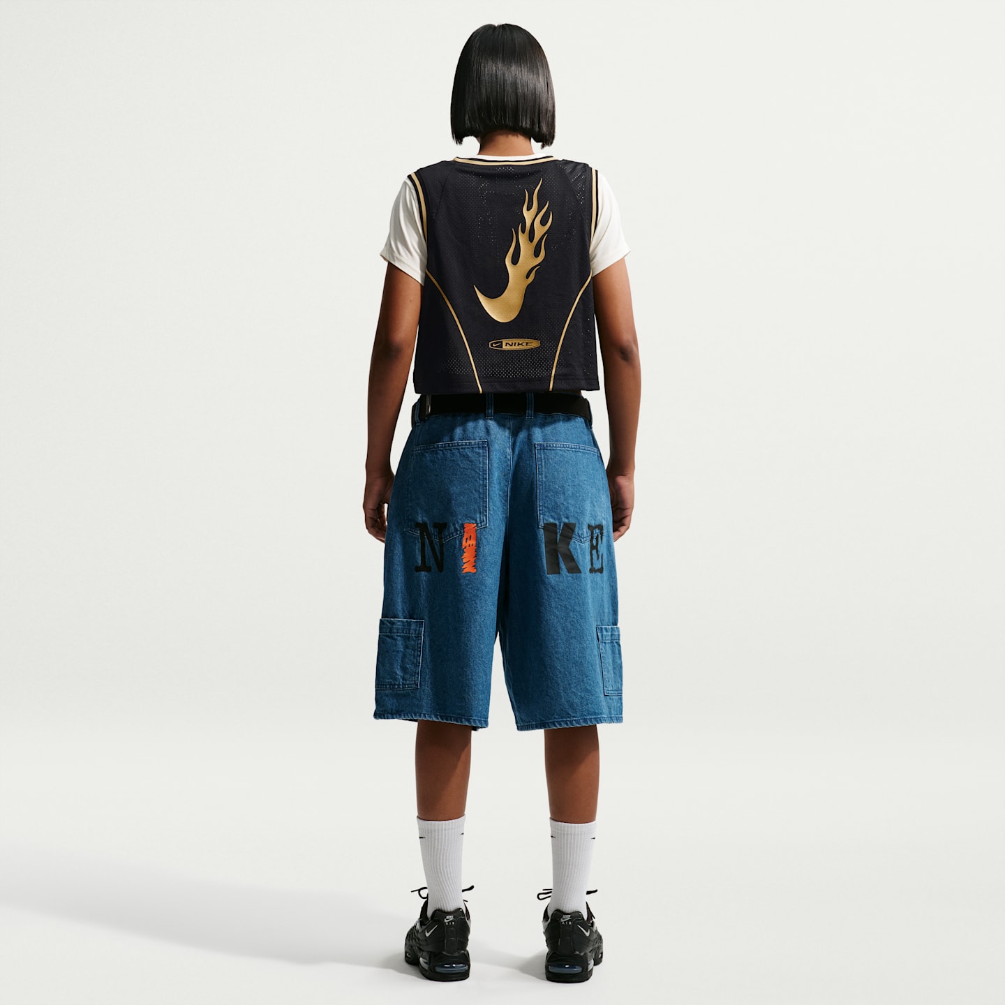 Женский топ Nike Sportswear Cropped Jersey, цвет: Чёрный / Светло-бежевый золотой — фото 5