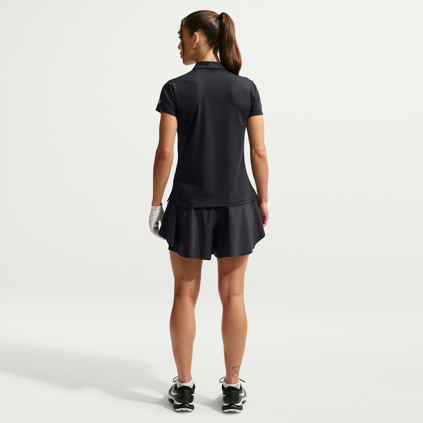 Женское поло для гольфа Nike Golf Club Dri-FIT UV с коротким рукавом, цвет: Чёрный / Молочный — фото 5