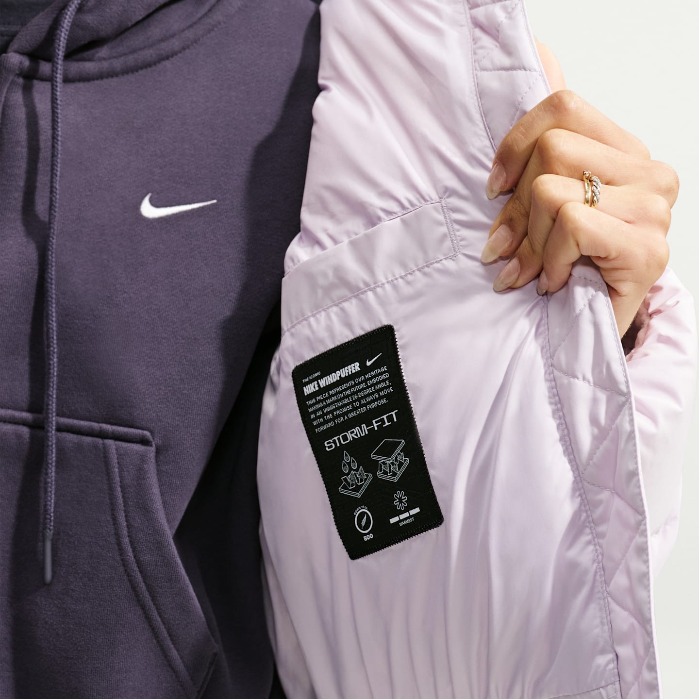 Женская куртка Nike Sportswear Windpuffer Loose Storm-FIT Down, цвет: Выбеленный сиреневый / Ягодный — фото 6