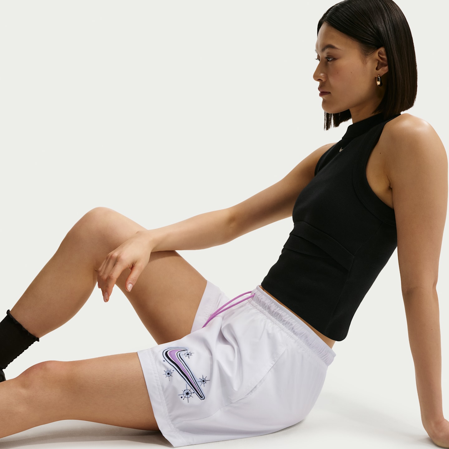 Женские шорты Nike Sportswear Essentials Mid-Rise Woven, цвет: Белый — фото 4