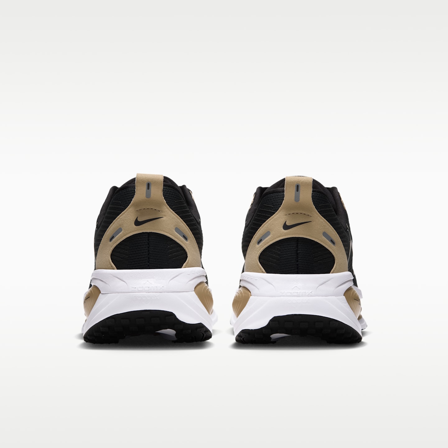 Мужские кроссовки Nike Vomero 18 (New Orleans Saints) NFL Road Running, цвет: Чёрный / Золотой — фото 6