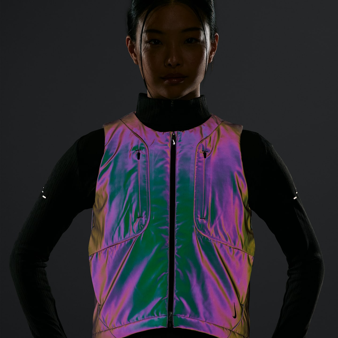 Женский жилет NikeLab Running Flash Therma-FIT Vest, цвет: Разноцветный / Чёрный — фото 7