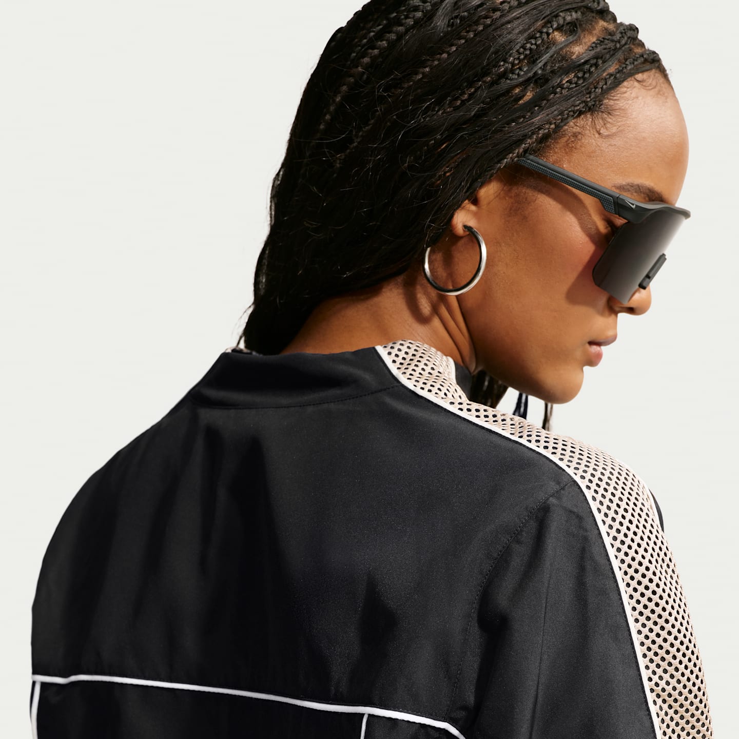Женская куртка Nike Sportswear Mock-Neck, цвет: Чёрный / Кремовый — фото 2