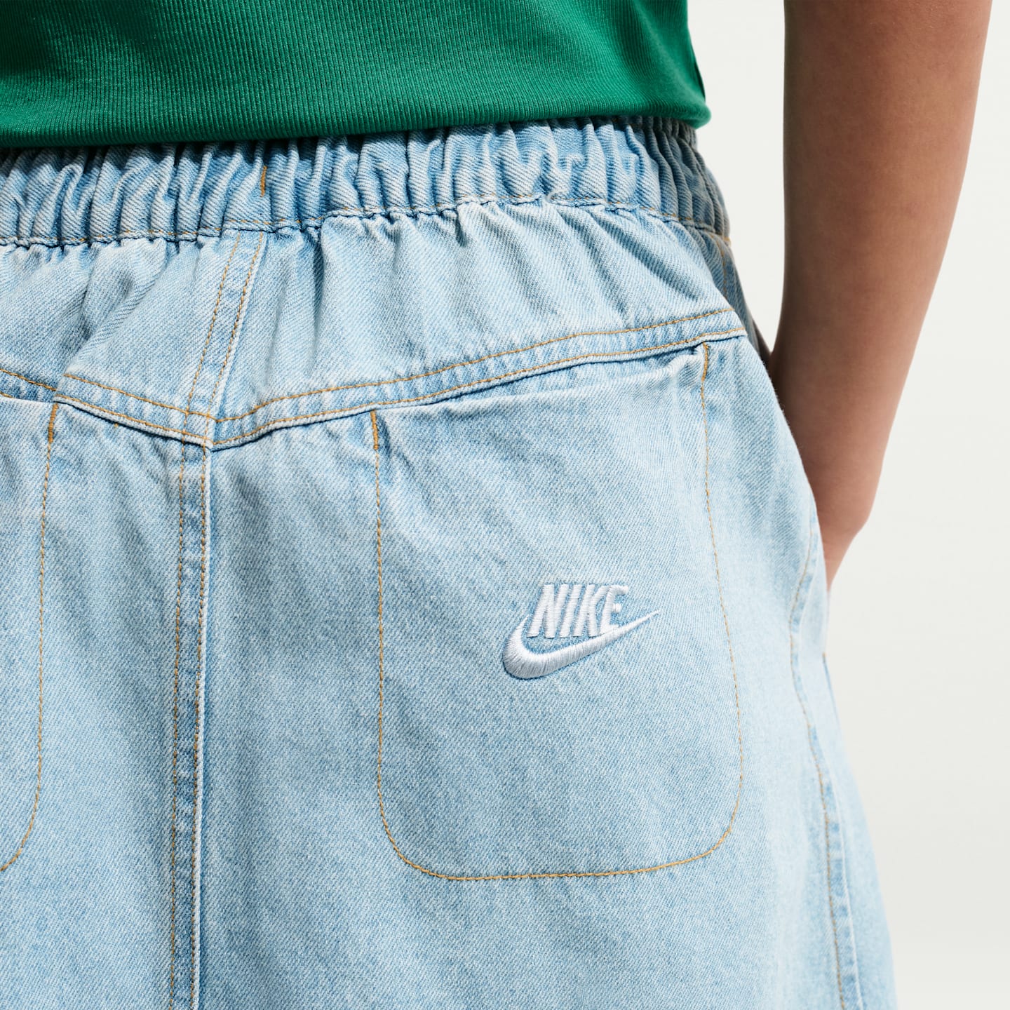 Детская джинсовая юбка миди Nike Sportswear, цвет: Светлый синий / Пшеничный — фото 3