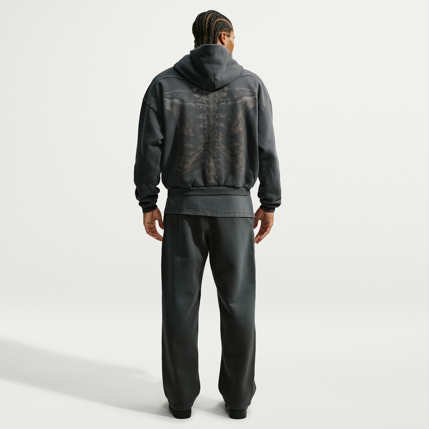 Мужское флисовое баскетбольное худи Nike Ja Standard Issue Therma-FIT, цвет: Чёрный еловый / Ледяной серебряный — фото 5