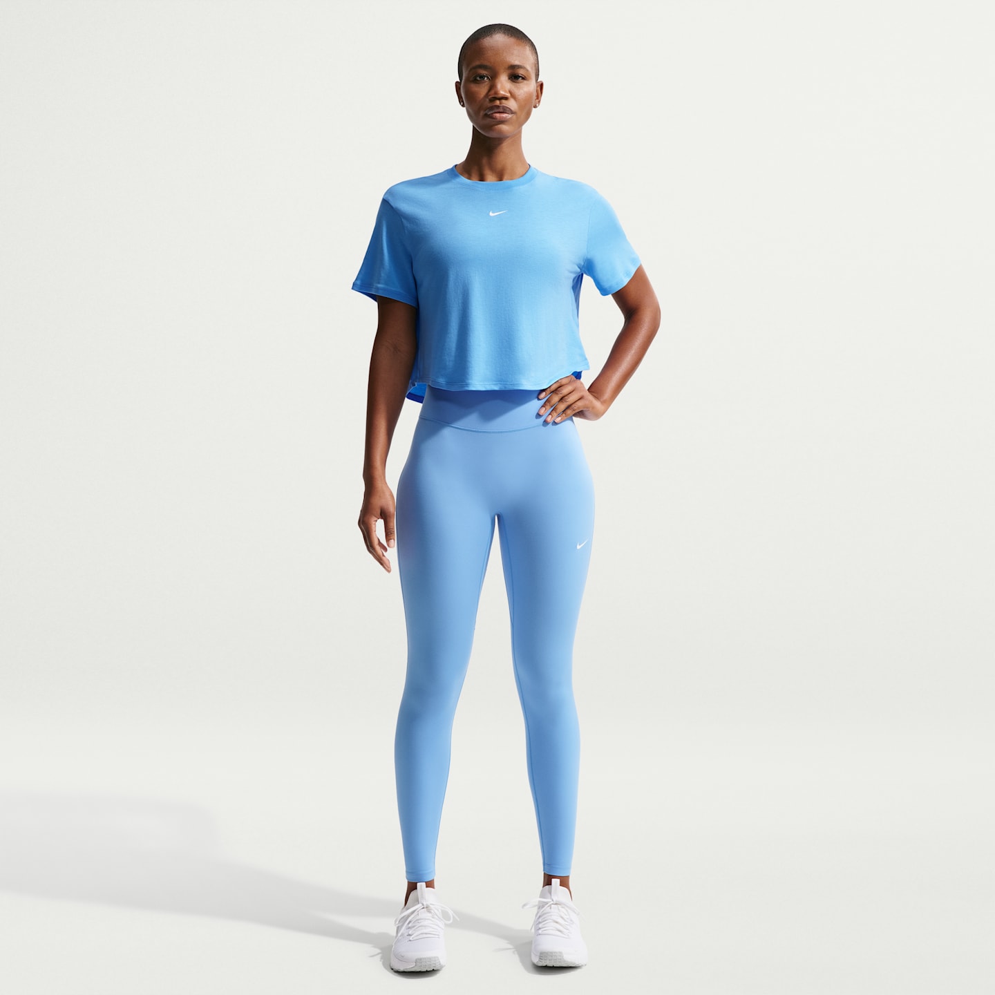 Женский укороченный топ Nike One Relaxed Dri-FIT с коротким рукавом, цвет: Синий / Белый — фото 4