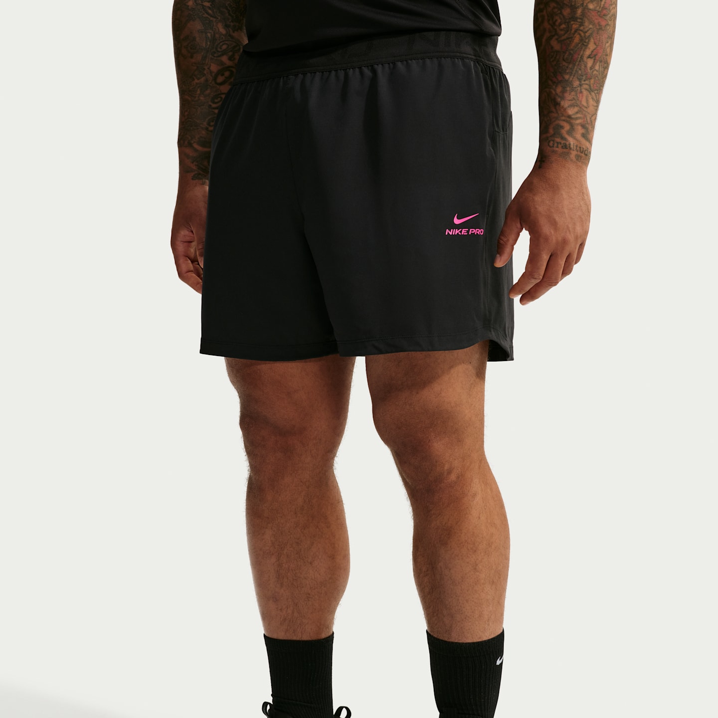 Мужские шорты Nike Pro Training Dri-FIT 6" Shorts, цвет: Чёрный / Розовый — фото 7