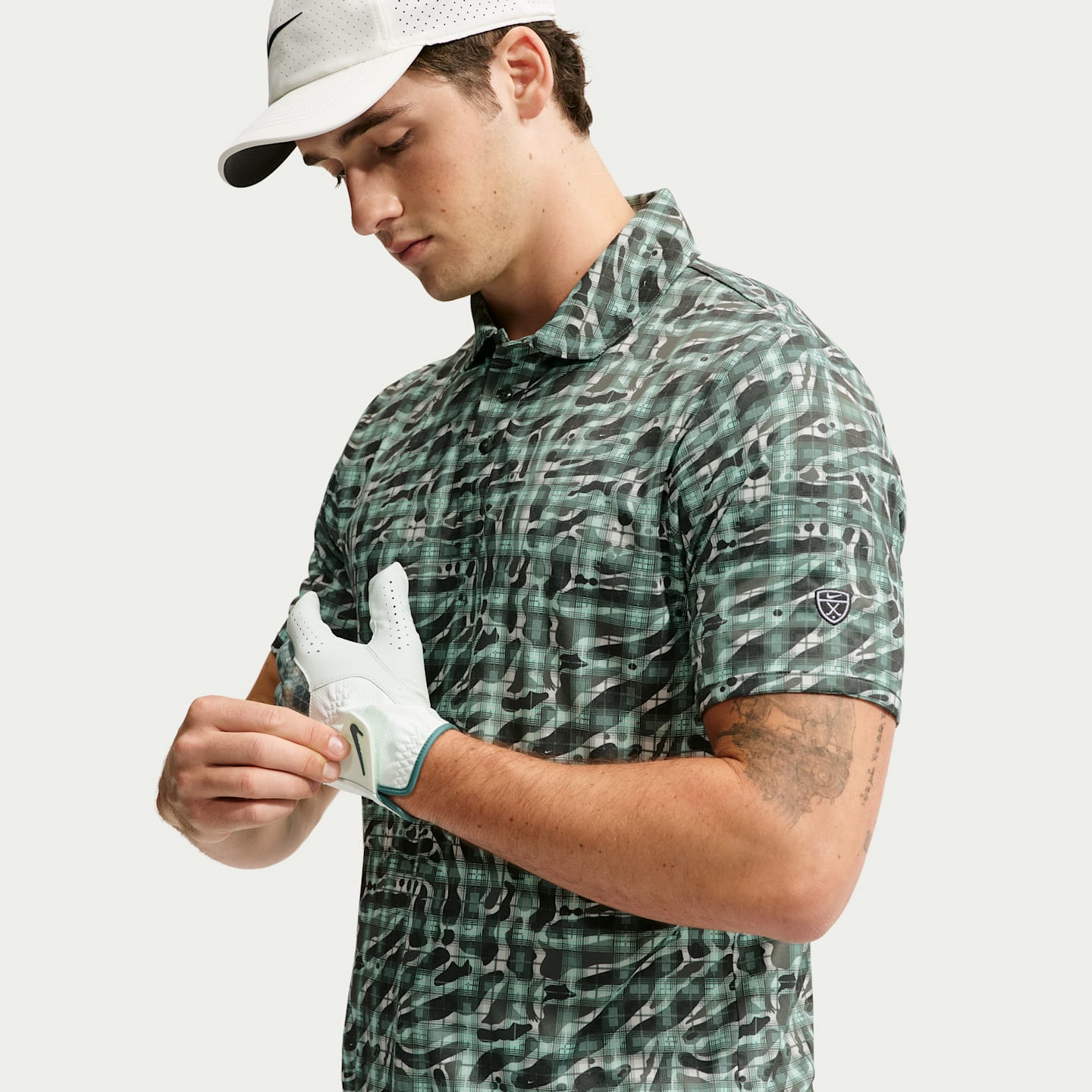 Мужское поло Nike Par Dri-FIT Tartan Camo Print Golf Polo, цвет: Камуфляжный зелёный — фото 3