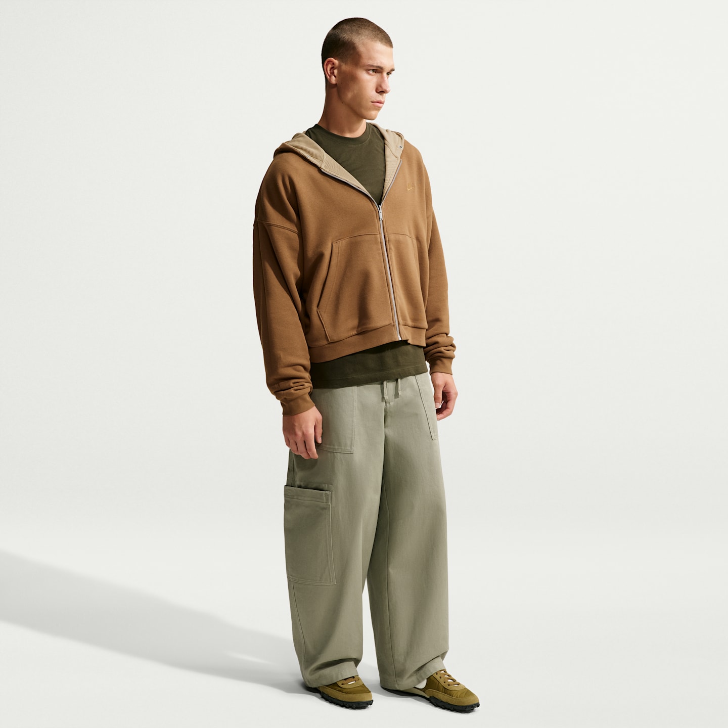 Мужское флисовое двустороннее худи оверсайз на молнии Nike Club, цвет: Коричневый / Бежевый — фото 4
