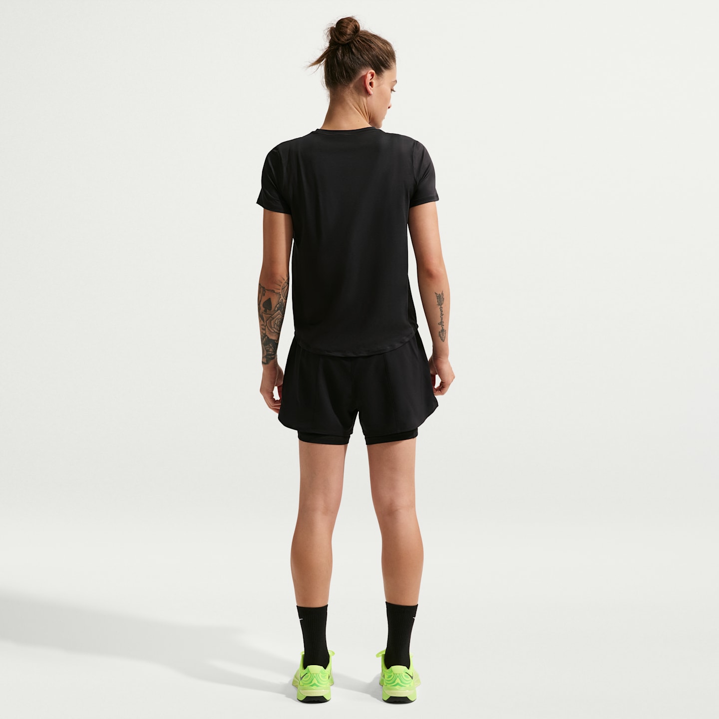 Женский топ Nike One Classic Dri-FIT с коротким рукавом, цвет: Чёрный / Белый — фото 5