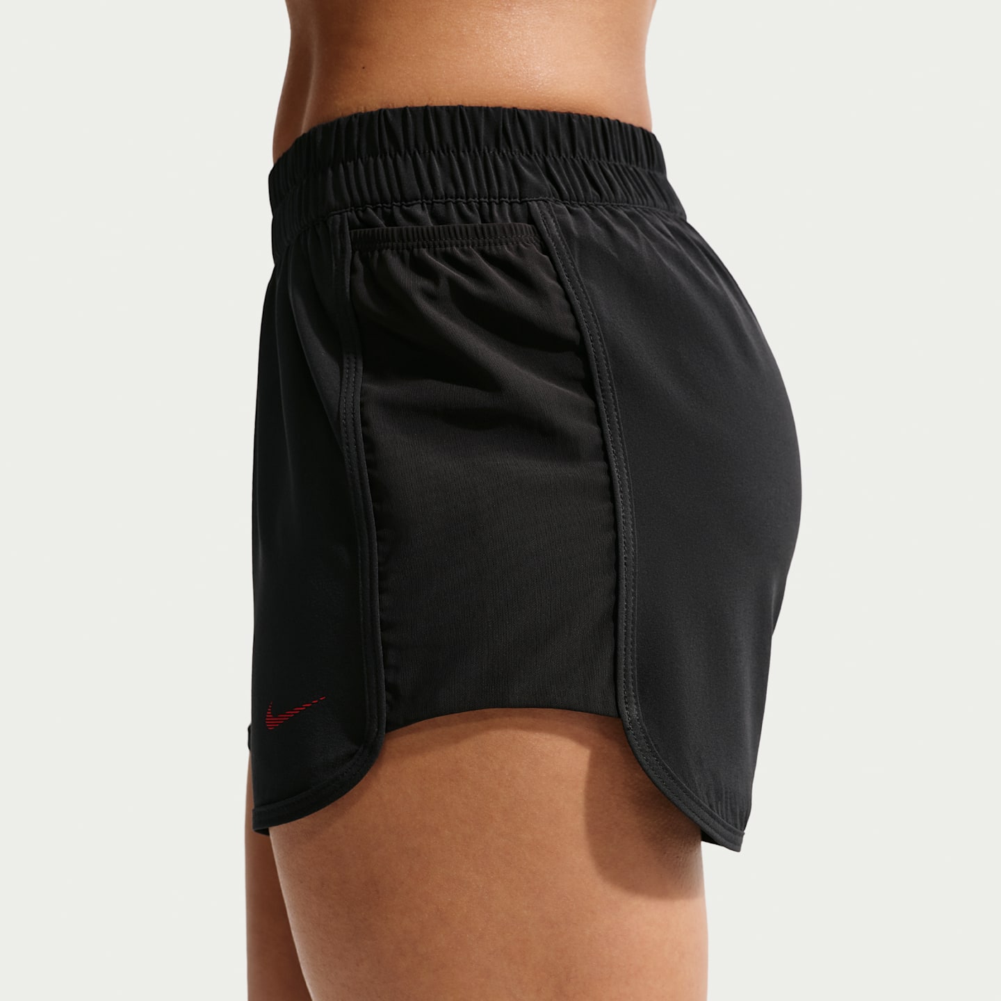 Женские шорты Nike One Dri-FIT, цвет: Чёрный / Красный — фото 3