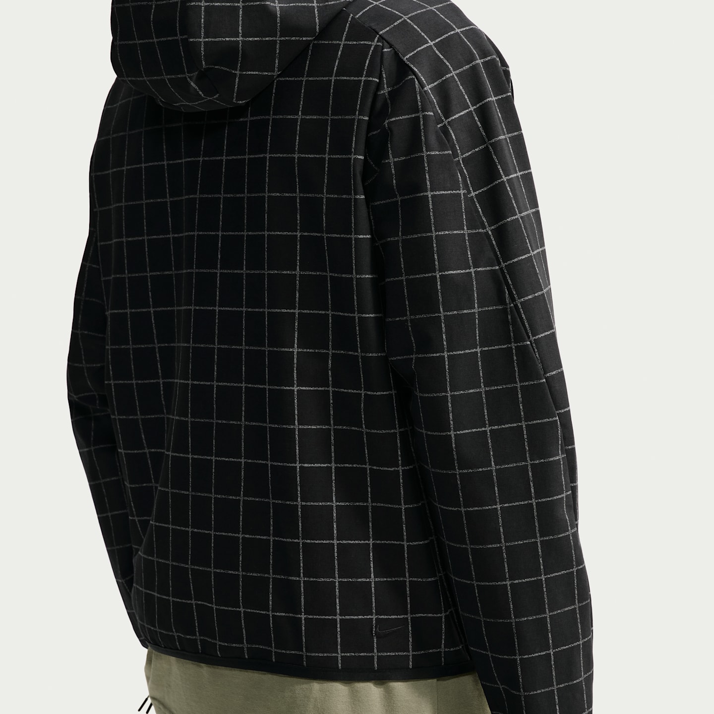Мужская трикотажная куртка Nike Tech Dri-FIT Shori на молнии с принтом, цвет: Чёрный / Железный серый — фото 2