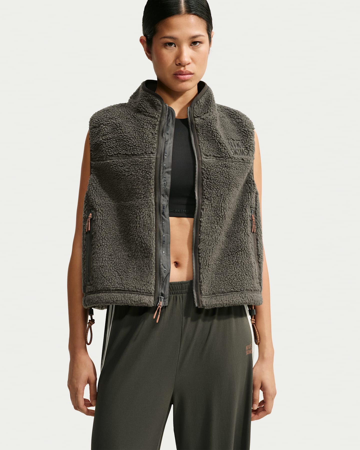Женский жилет NikeSKIMS Sherpa Oversized, цвет: Обсидиановый — фото 9