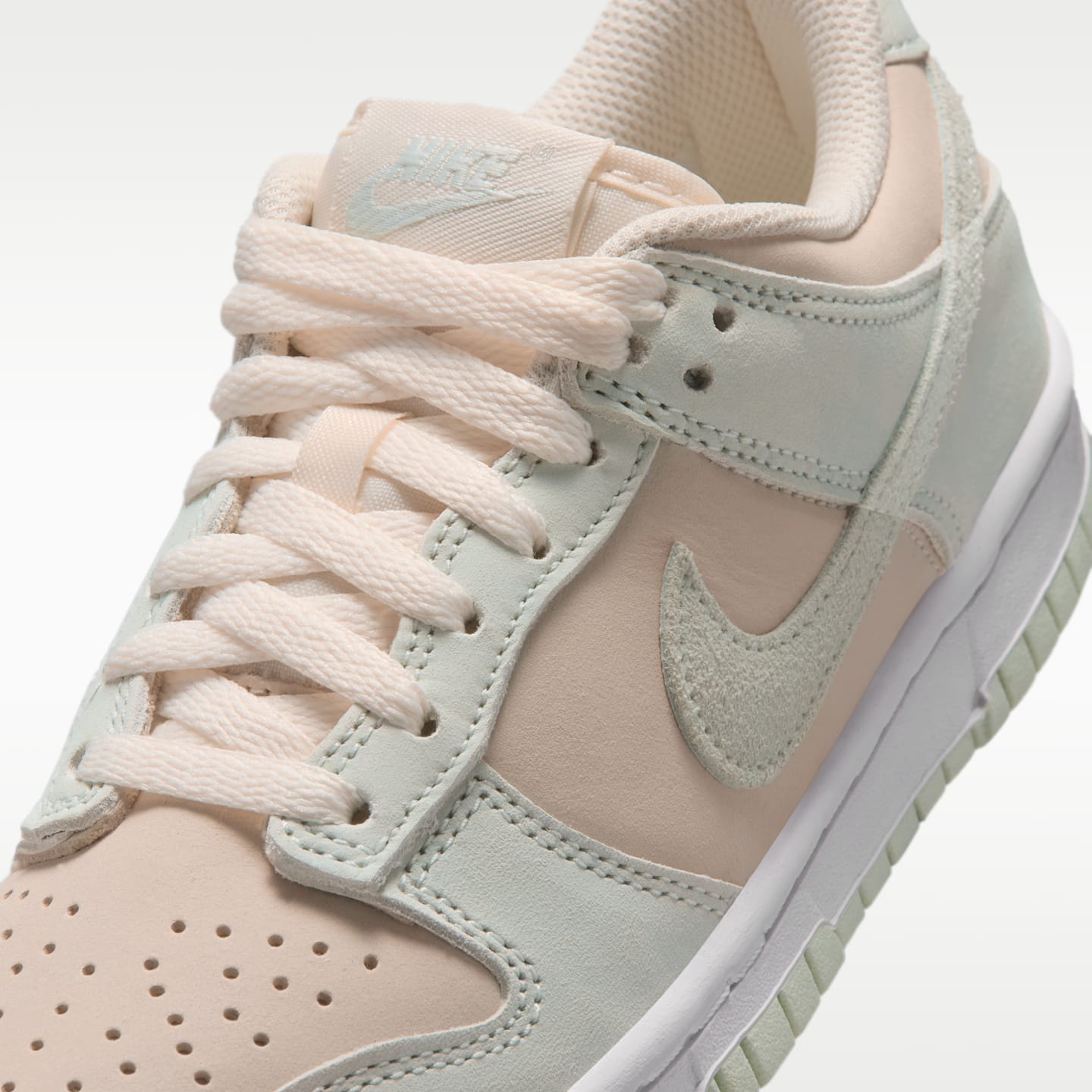 Детские кроссовки Nike Dunk Low Suede, цвет: Меловой / Белый — фото 7